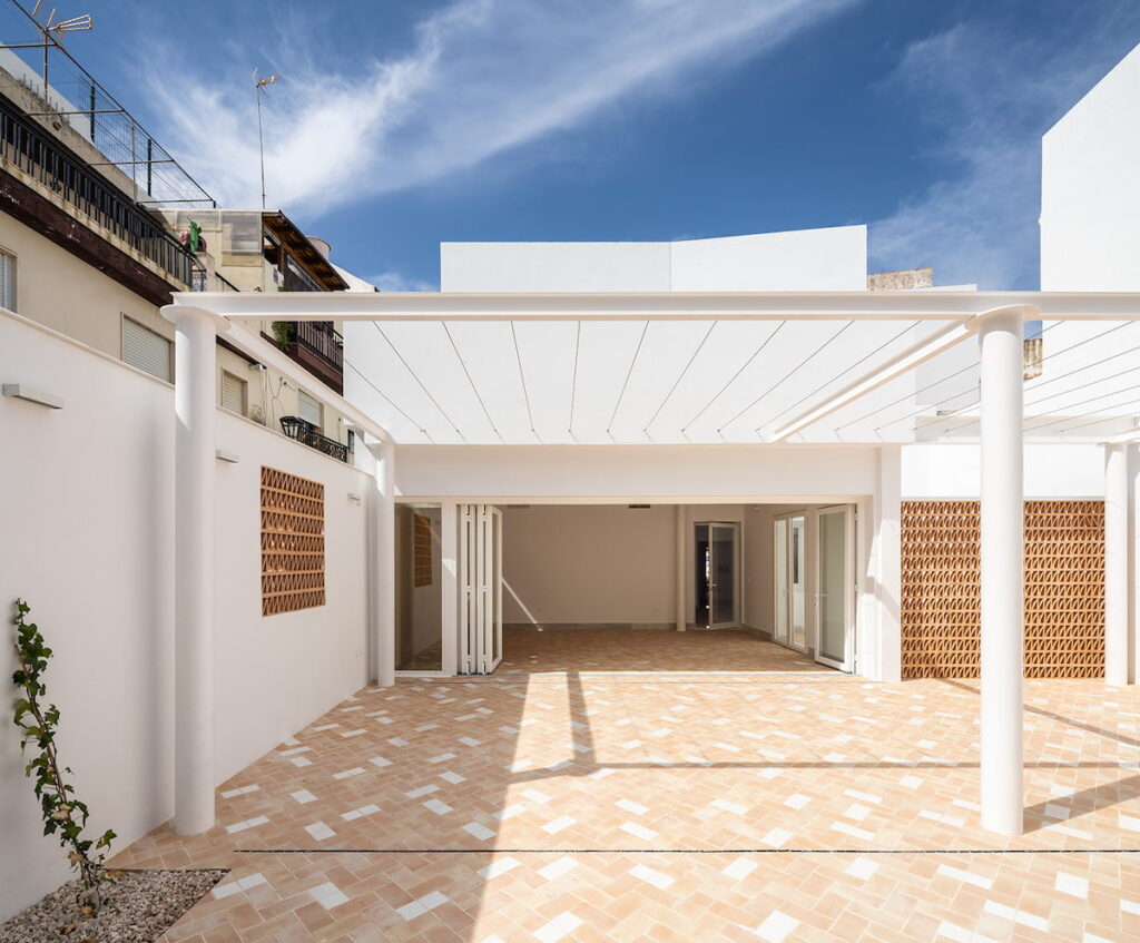 AHAUS_Blas Infante_Patio trasero