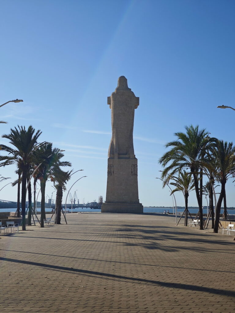 TRASERA MONUMENTO COLON