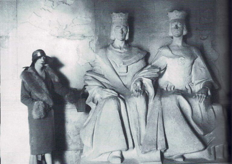 Miss Withney el día de la inauguración