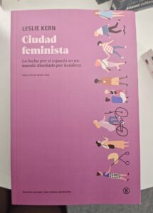 Cubierta de Ciudad feminista de Leslie Kern en la edición de